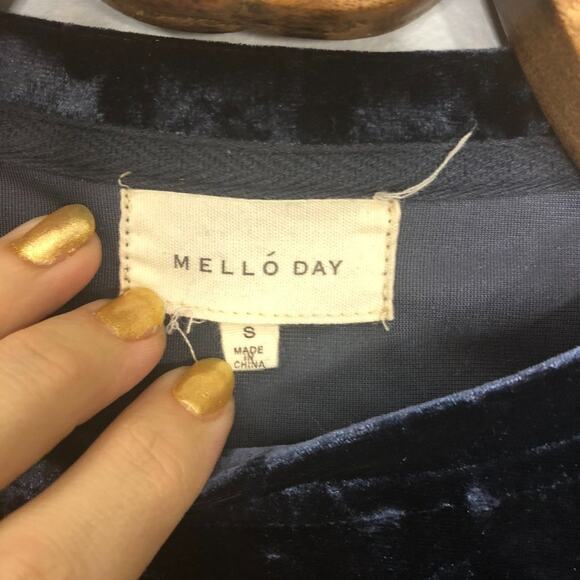 MELLO DAY Nordstrom Blue Crushed Velvet Top Ruched Long Sleeve Small - Picture 3 of 6